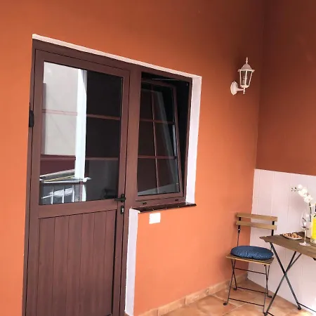 Acogedor A And B - *